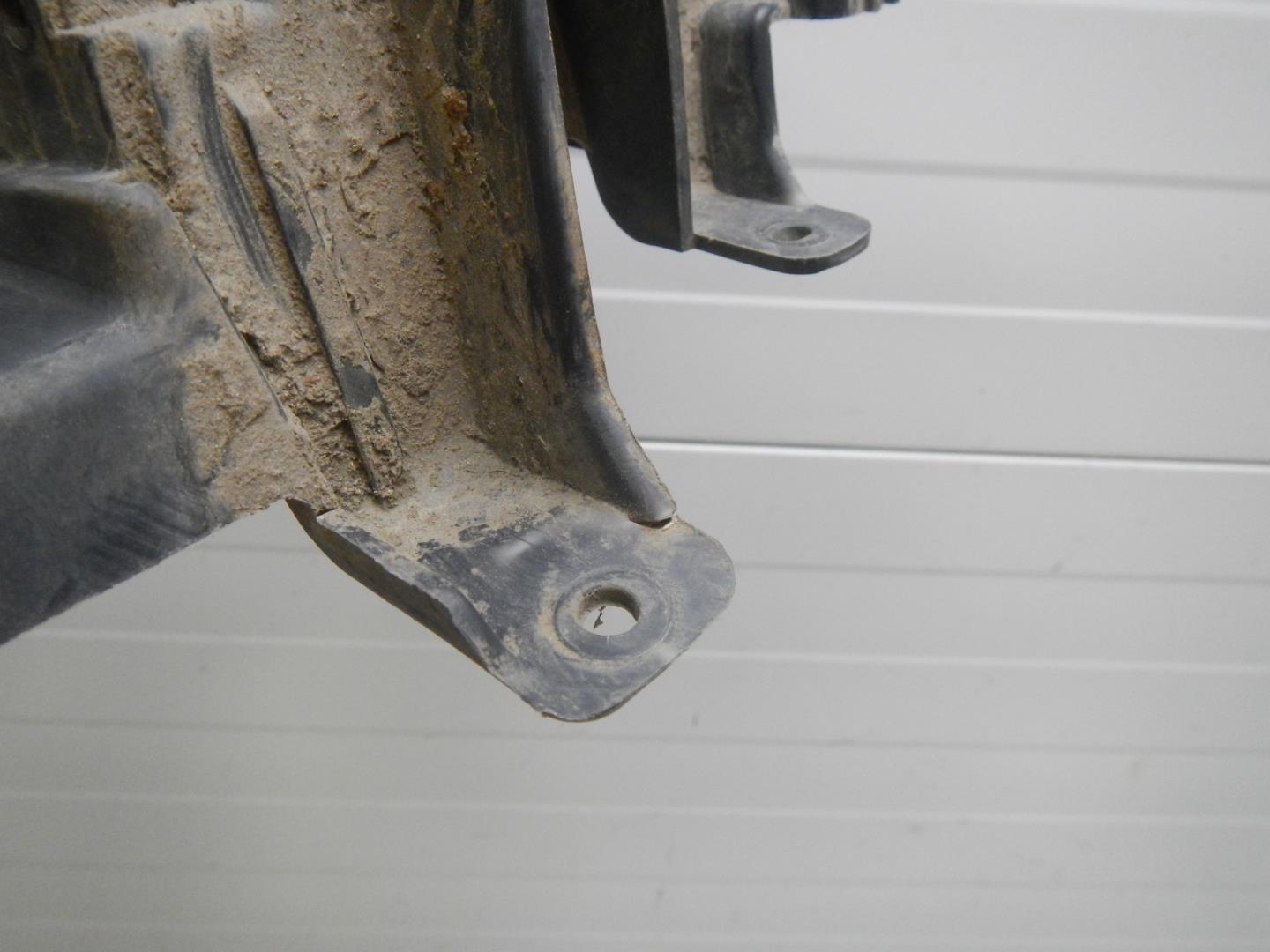 Кронштейн заднего бампера левый