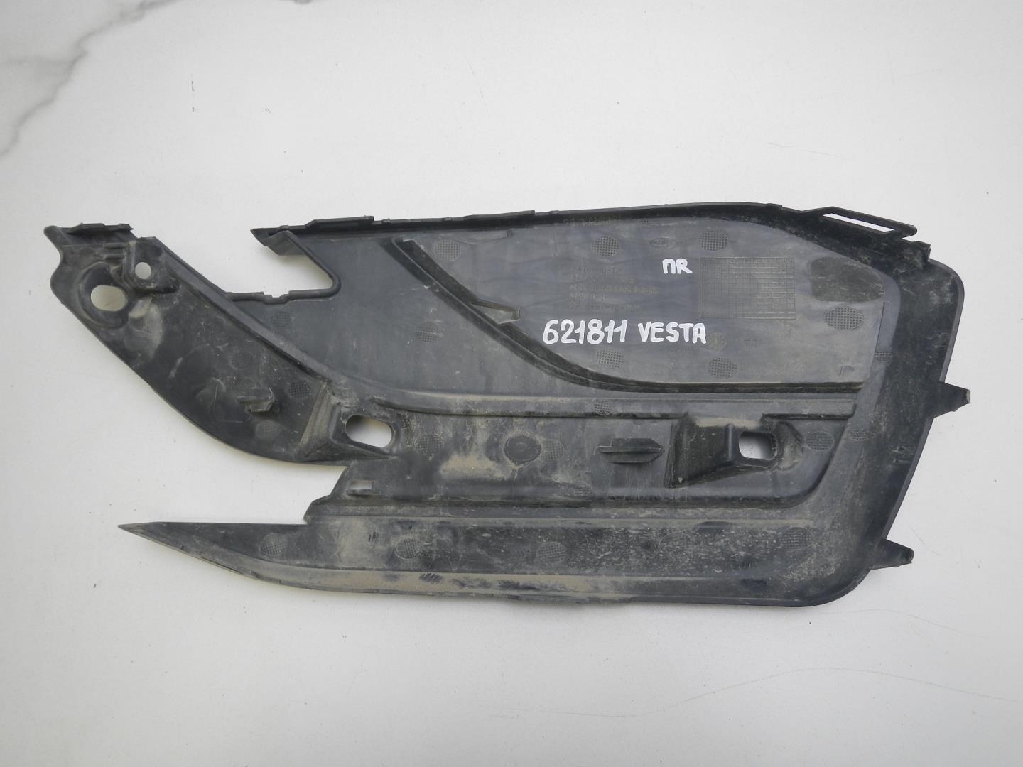 Решетка в бампер правая