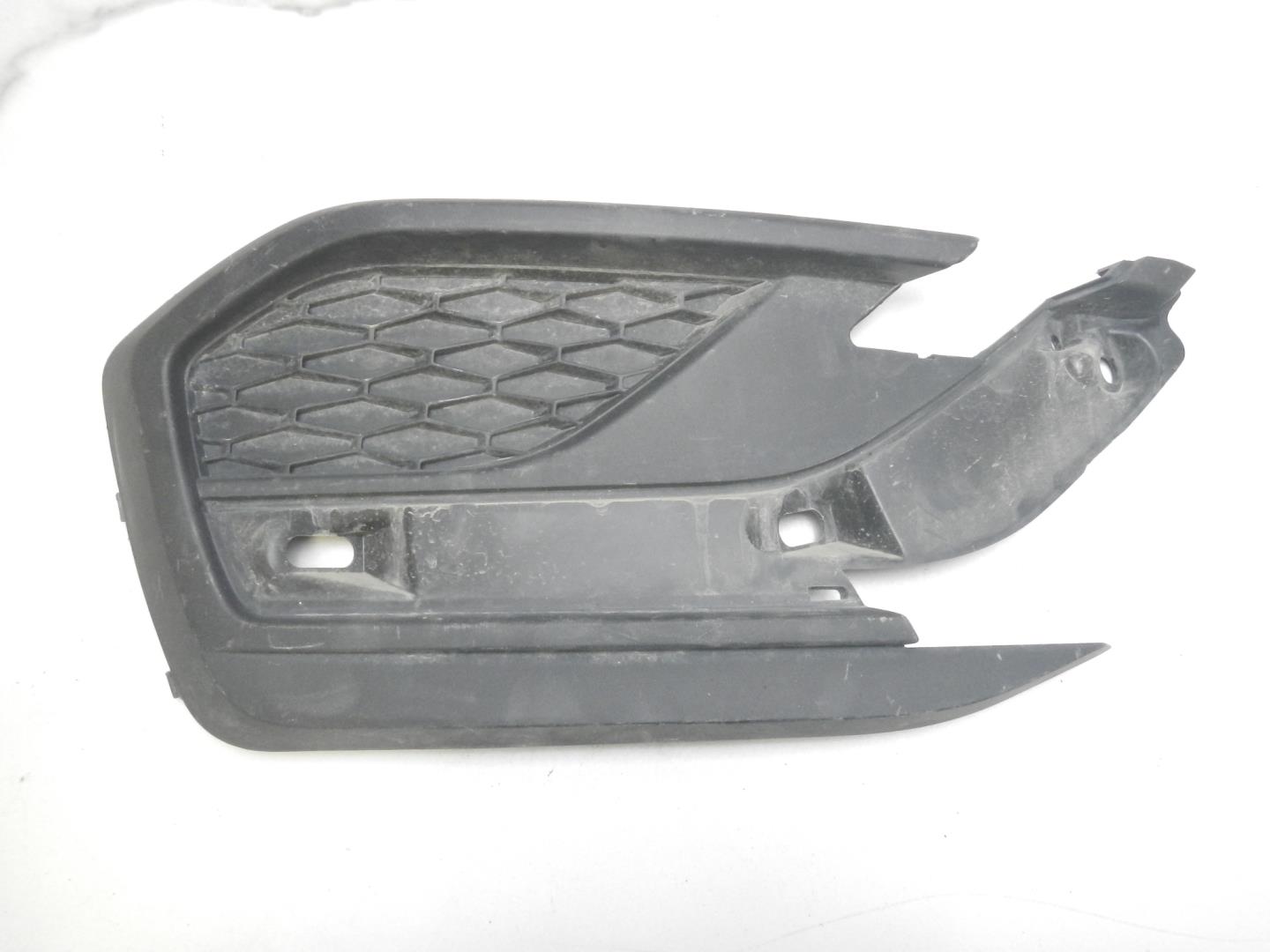 Решетка в бампер правая