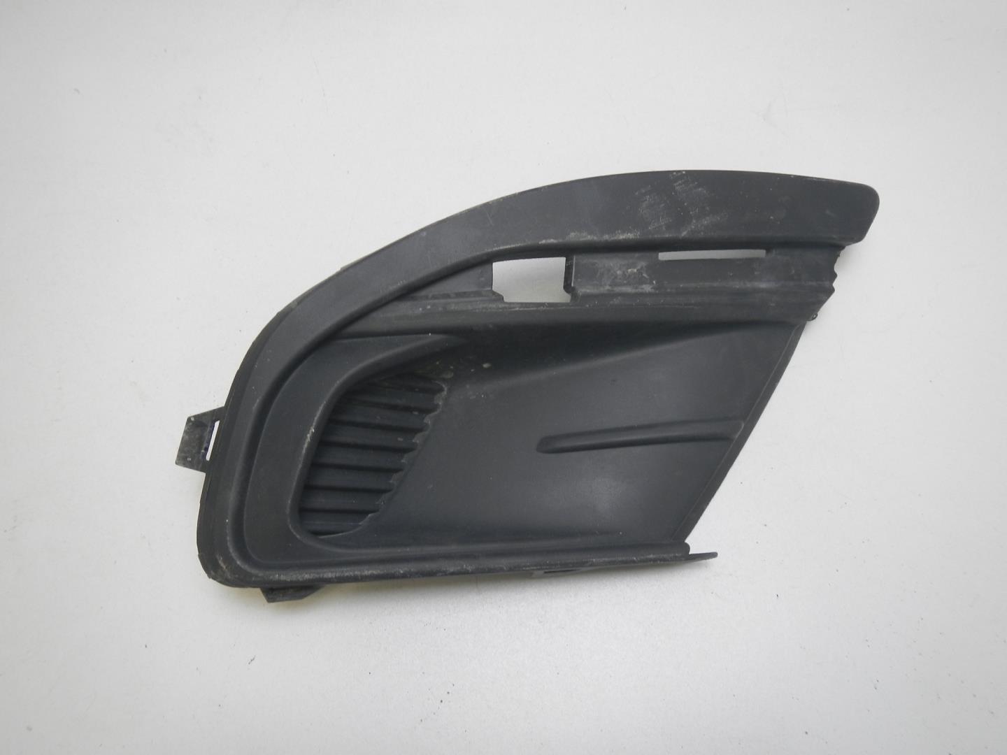 Решетка в бампер правая