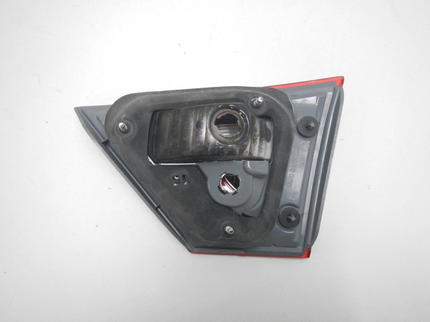 Фонарь задний внутренний левый