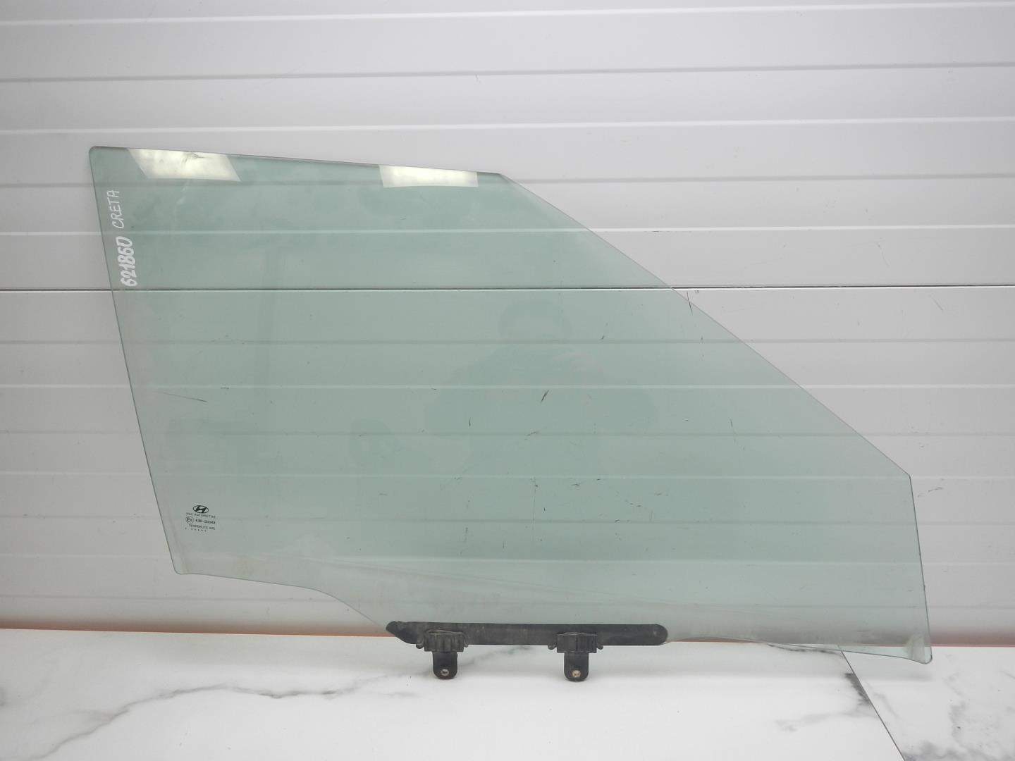 Стекло двери передней правой