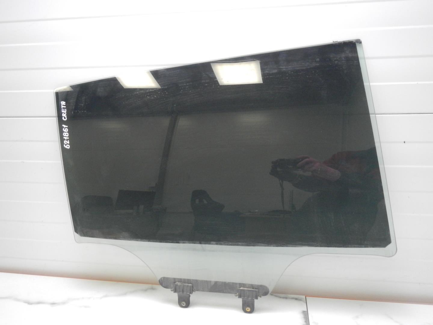 Стекло двери задней правой