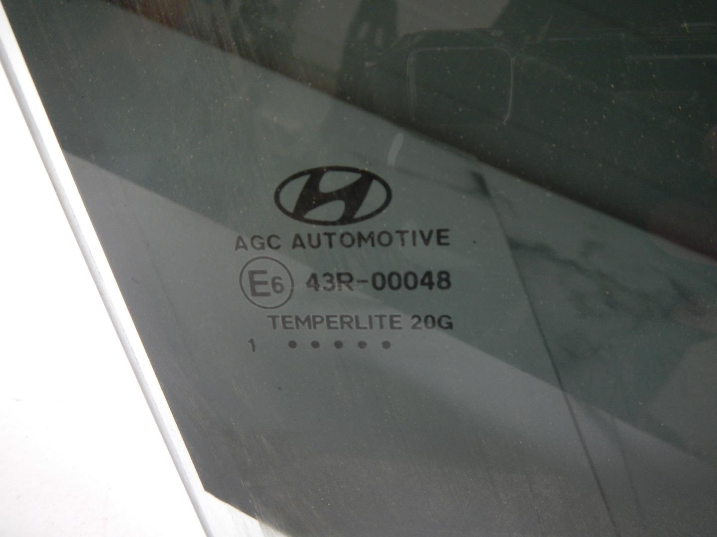 Стекло двери задней правой