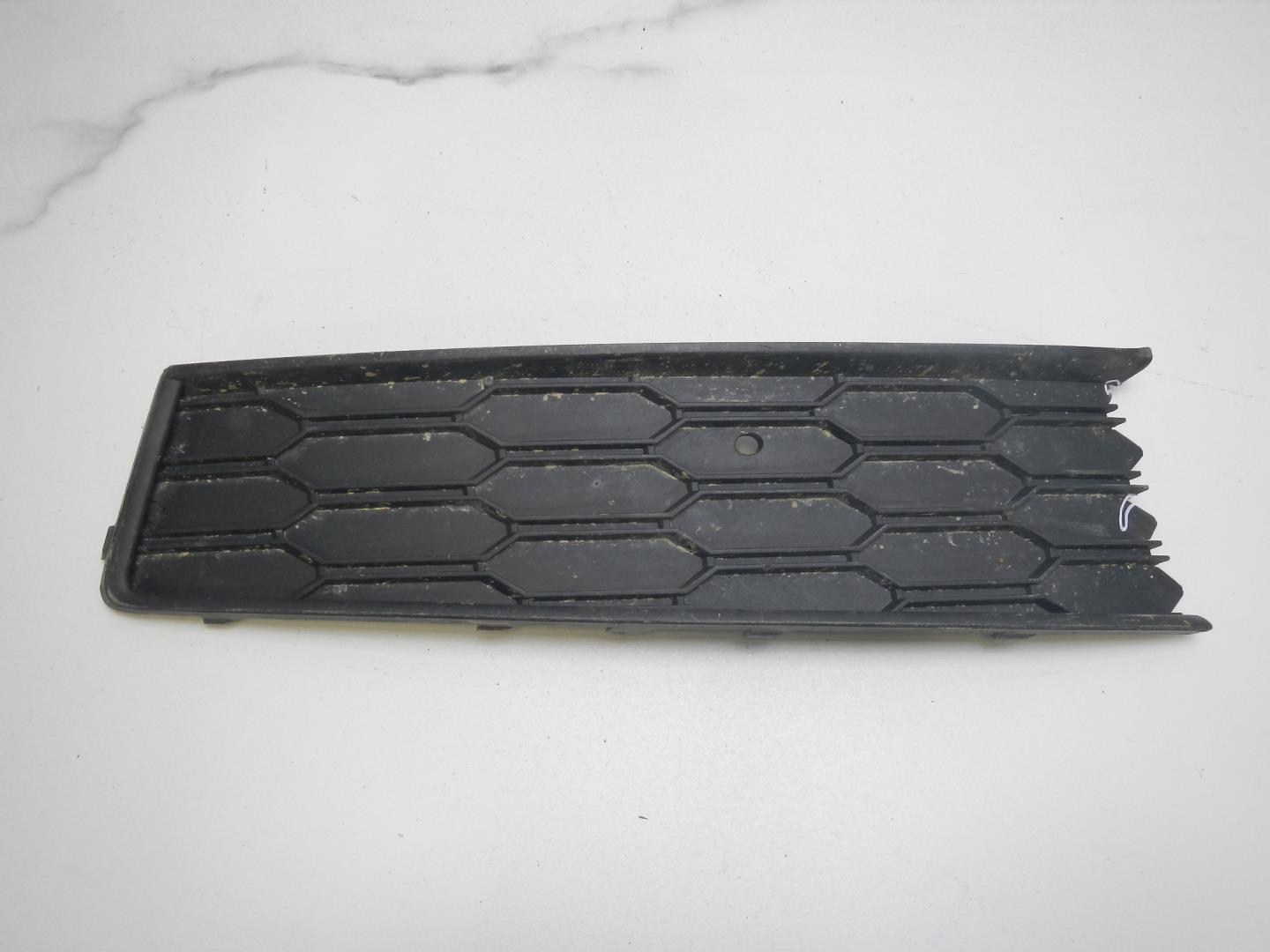 Решетка в бампер правая