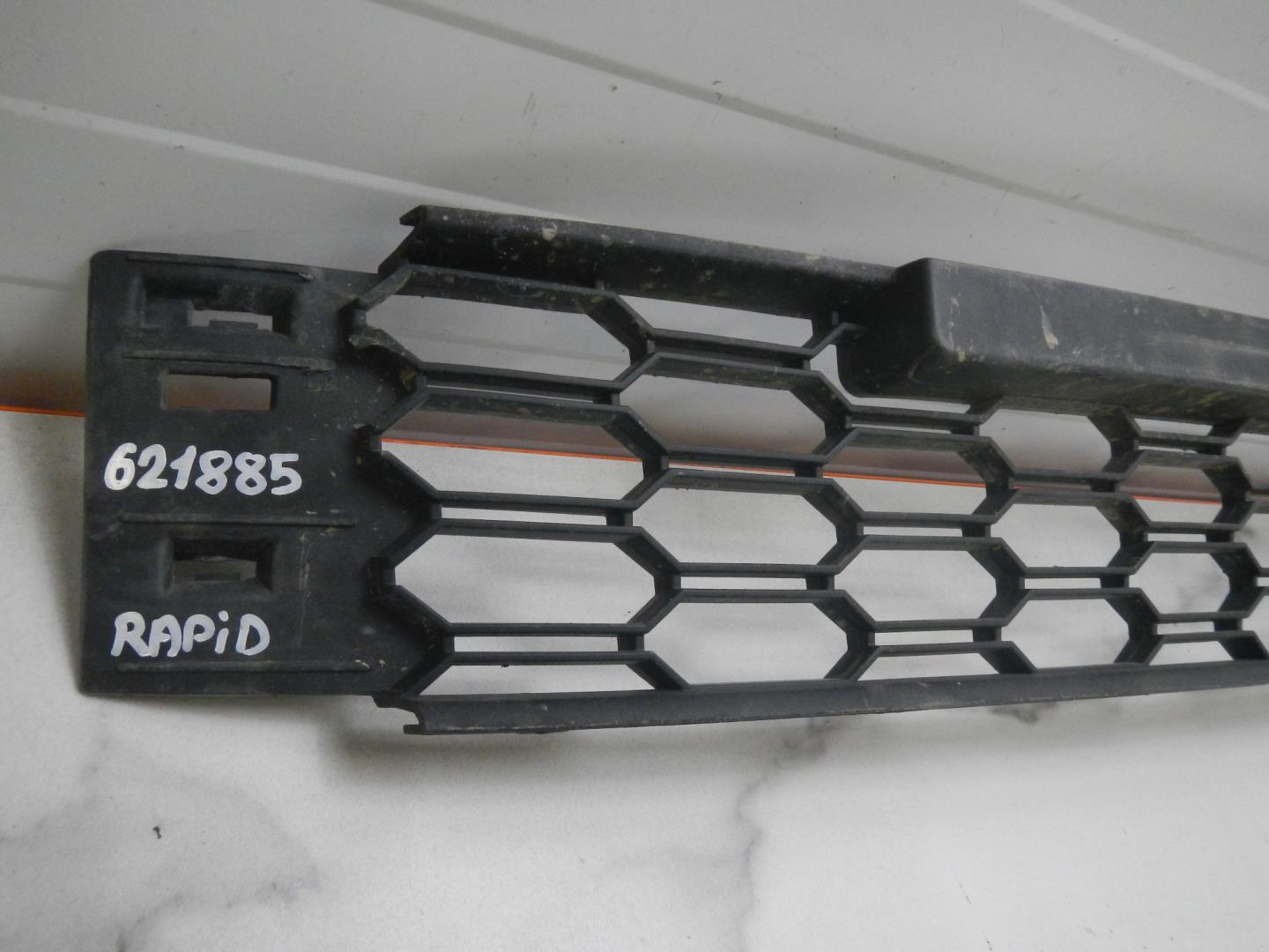 Решетка в бампер центральная