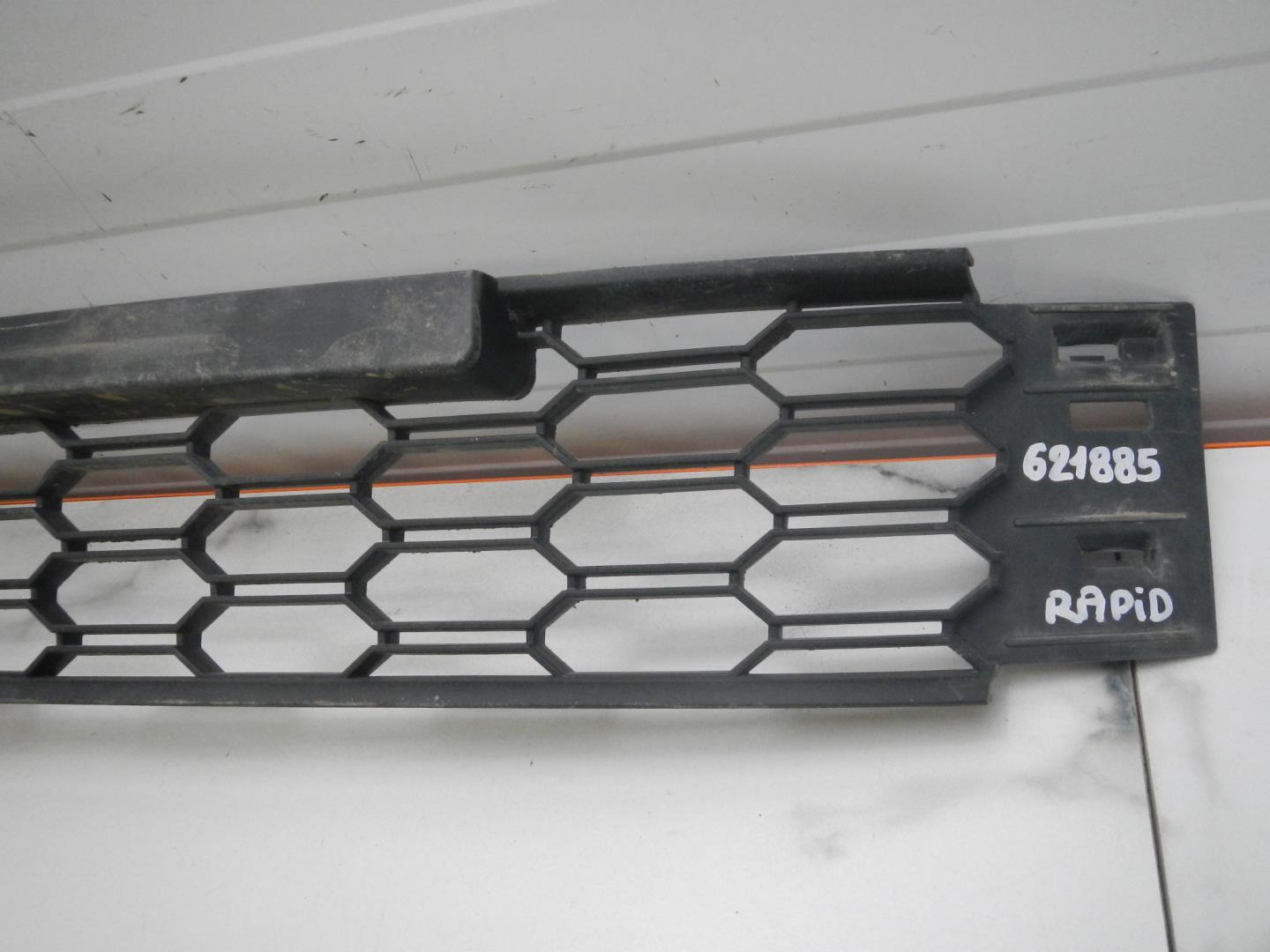 Решетка в бампер центральная