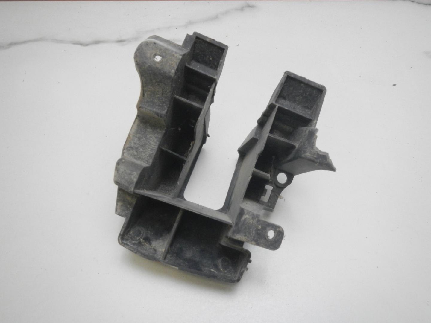 Кронштейн заднего бампера левый