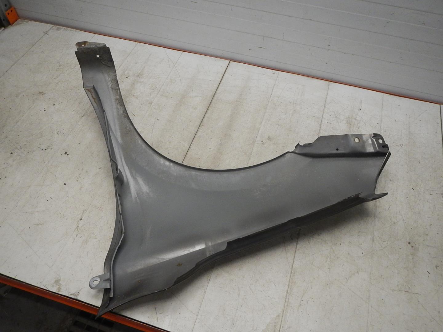 Крыло переднее правое