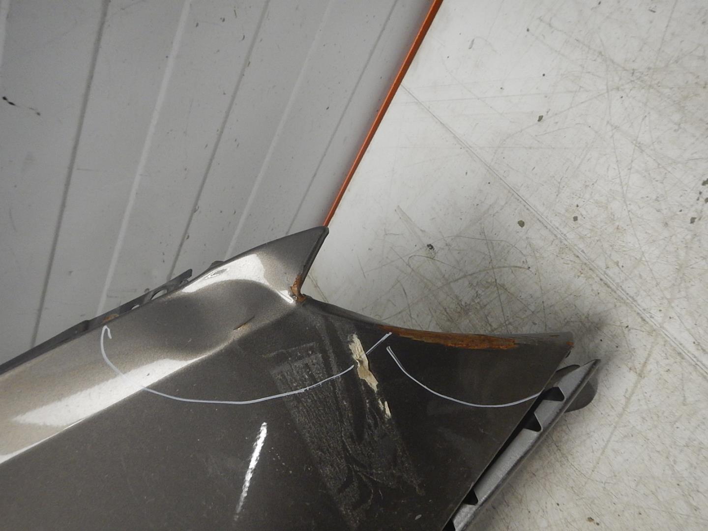 Крыло переднее правое