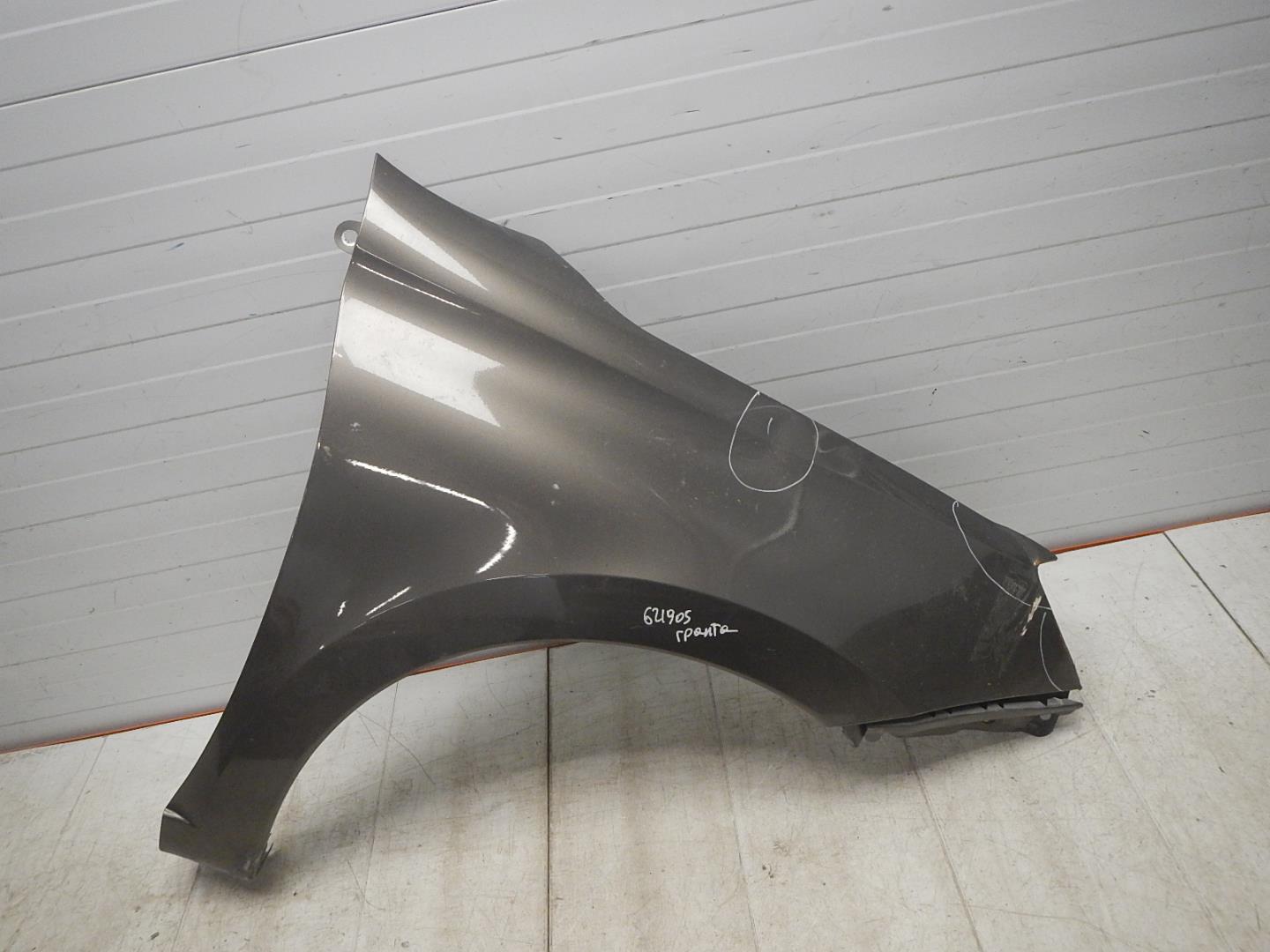 Крыло переднее правое