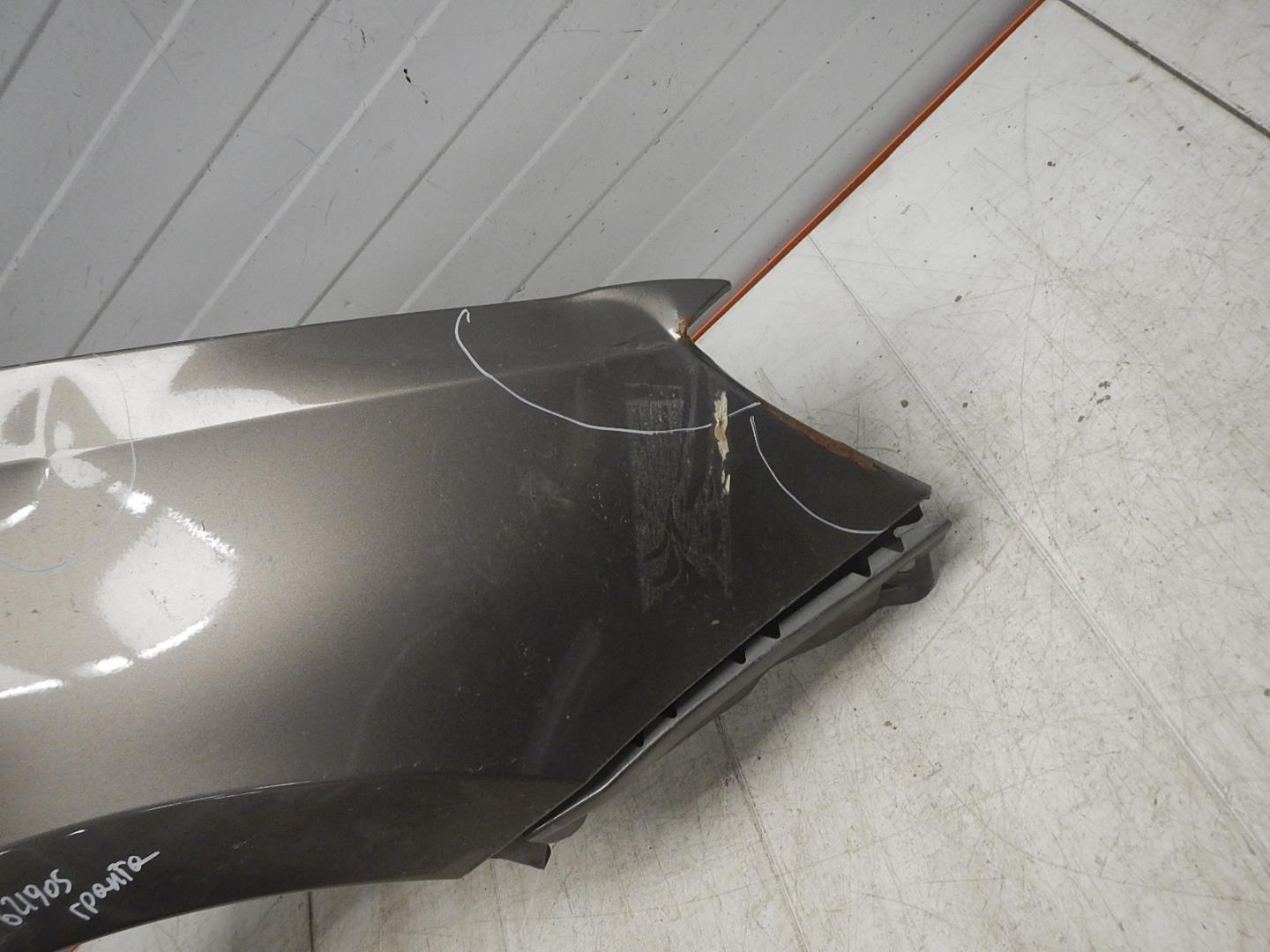 Крыло переднее правое