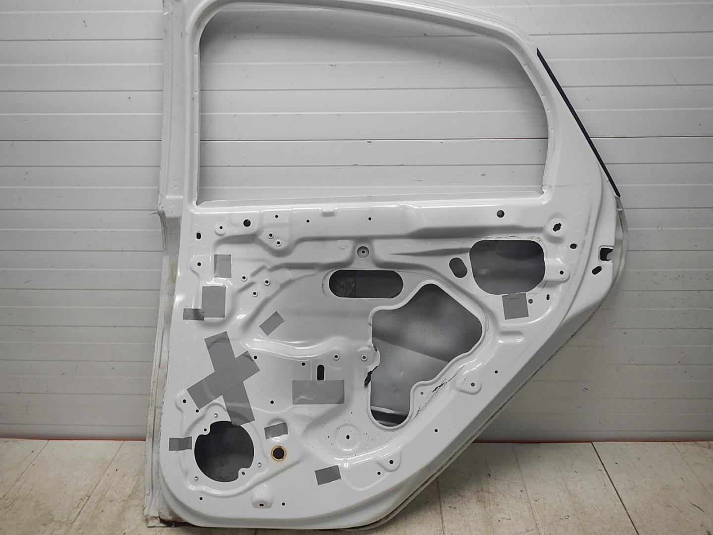 Дверь задняя правая