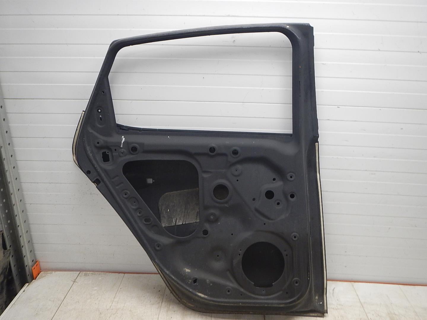 Дверь задняя левая