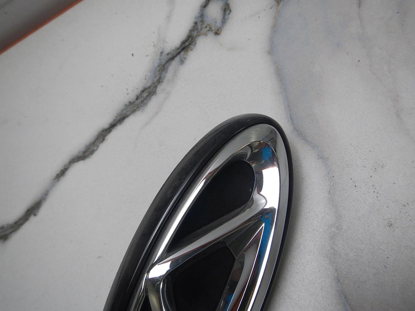 Эмблема на крышку багажника