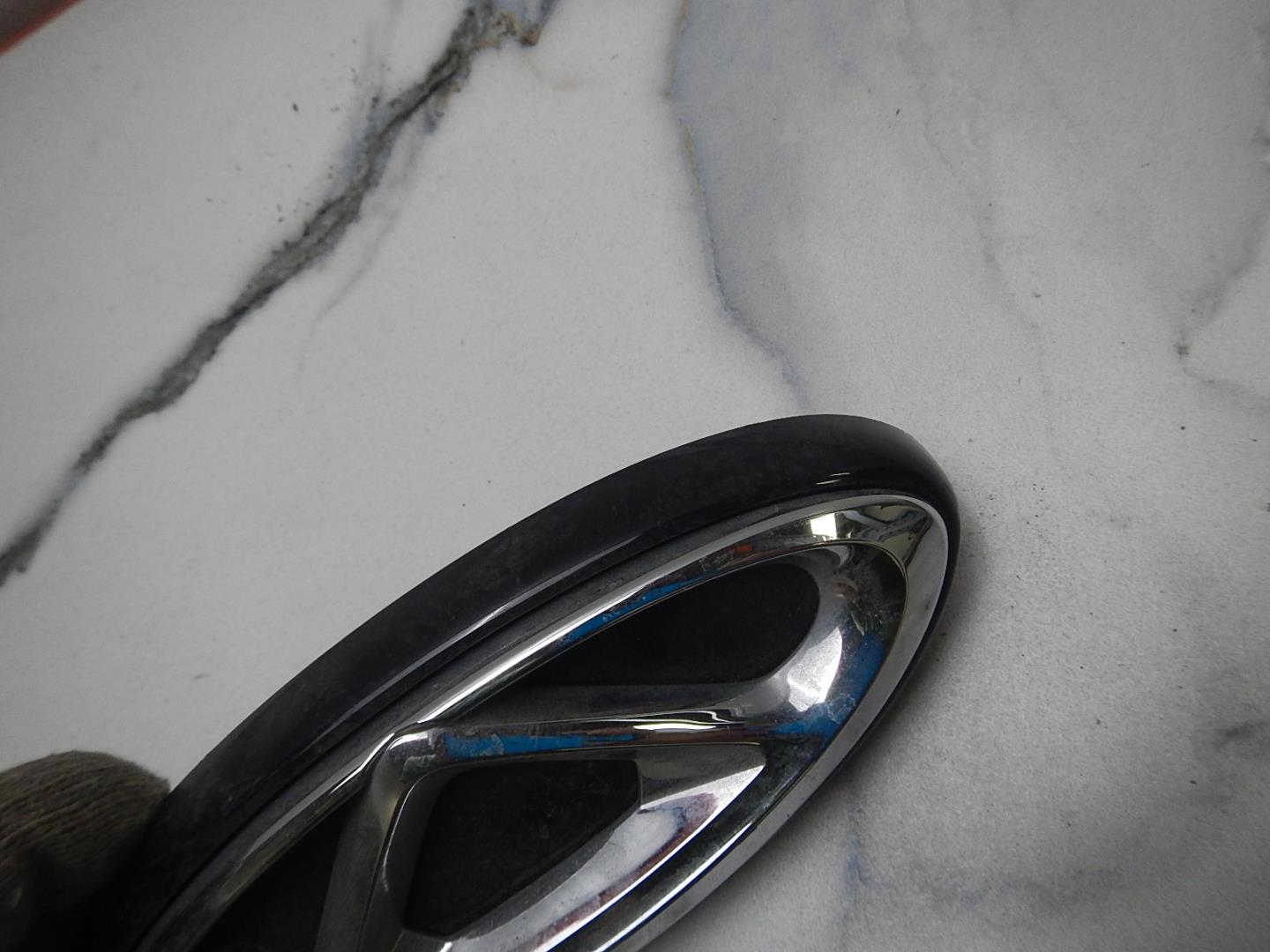 Эмблема на крышку багажника