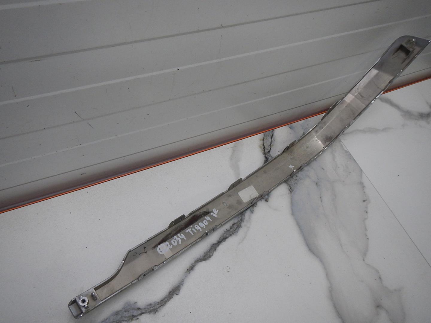 Молдинг заднего бампера