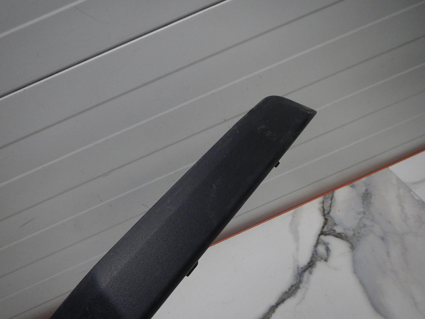 Молдинг заднего бампера