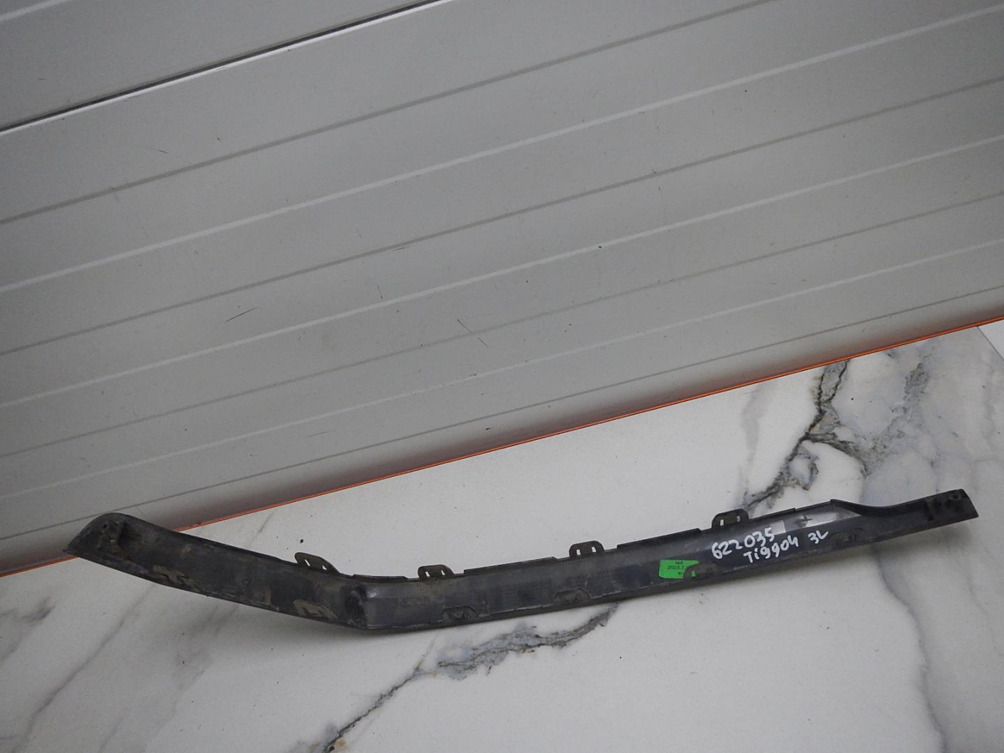 Молдинг заднего бампера