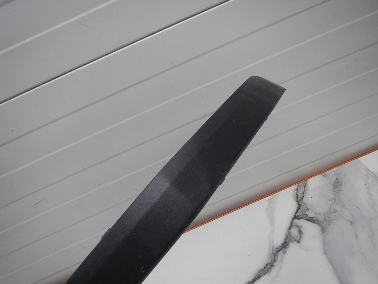 Молдинг заднего бампера