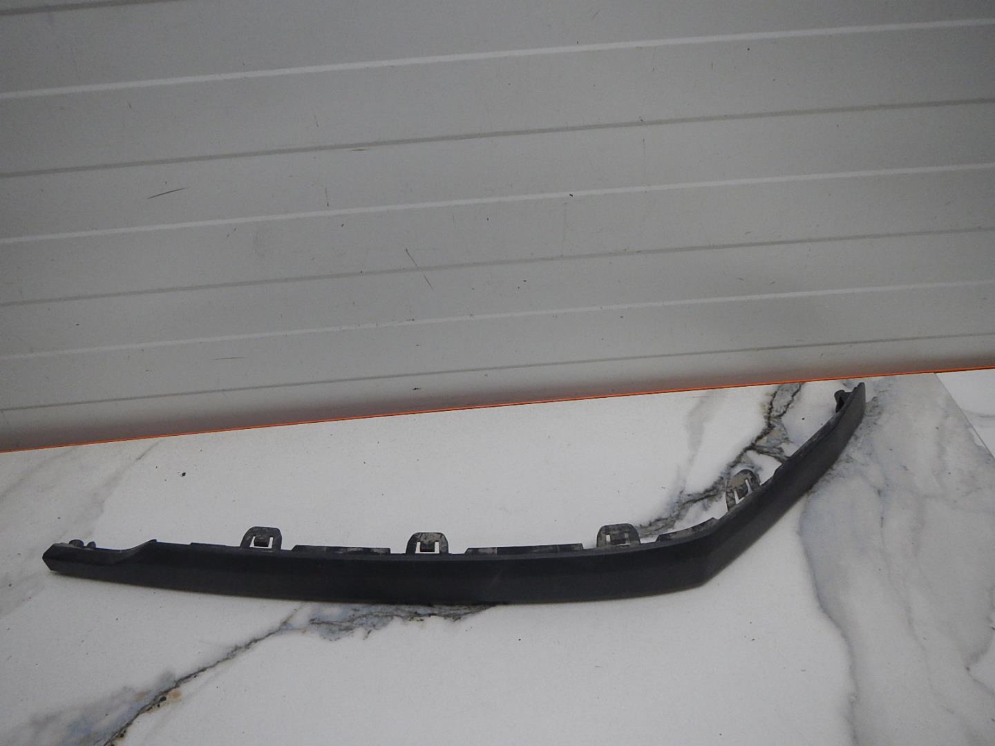 Молдинг заднего бампера