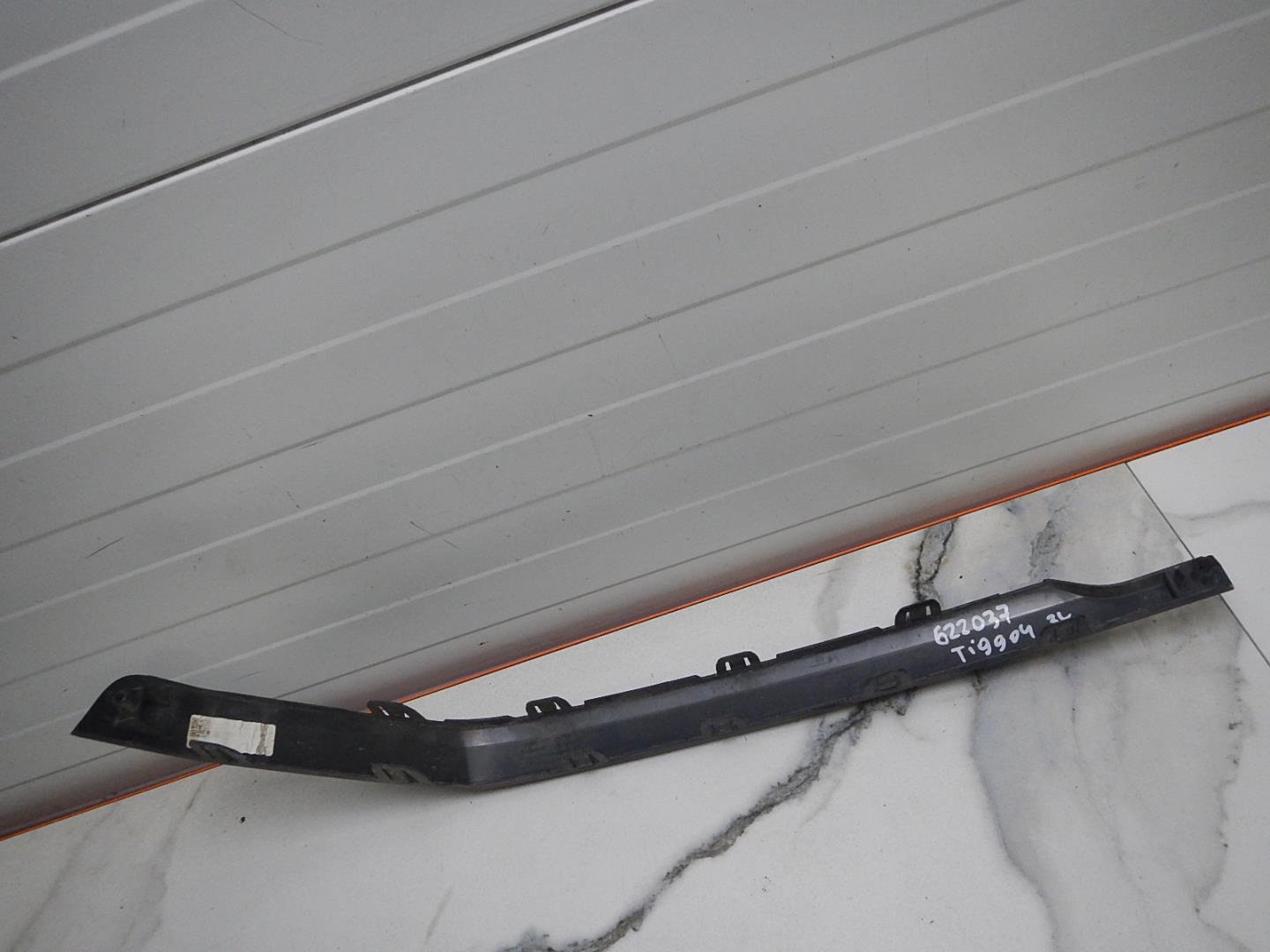 Молдинг заднего бампера