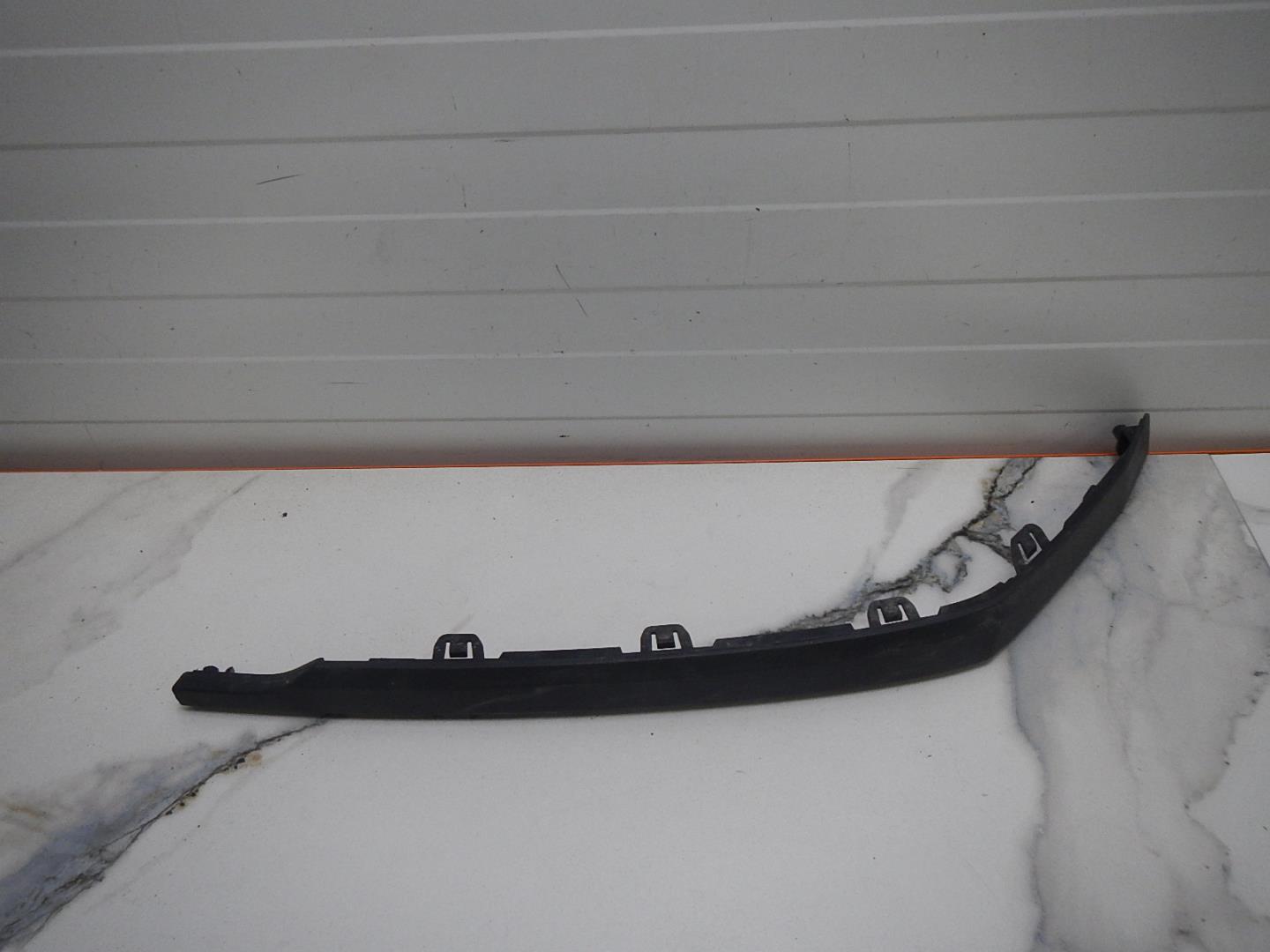 Молдинг заднего бампера
