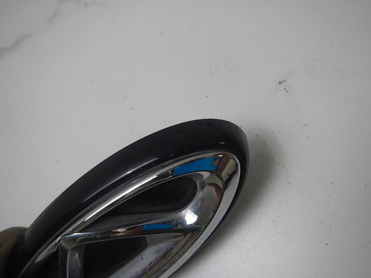 Эмблема на крышку багажника