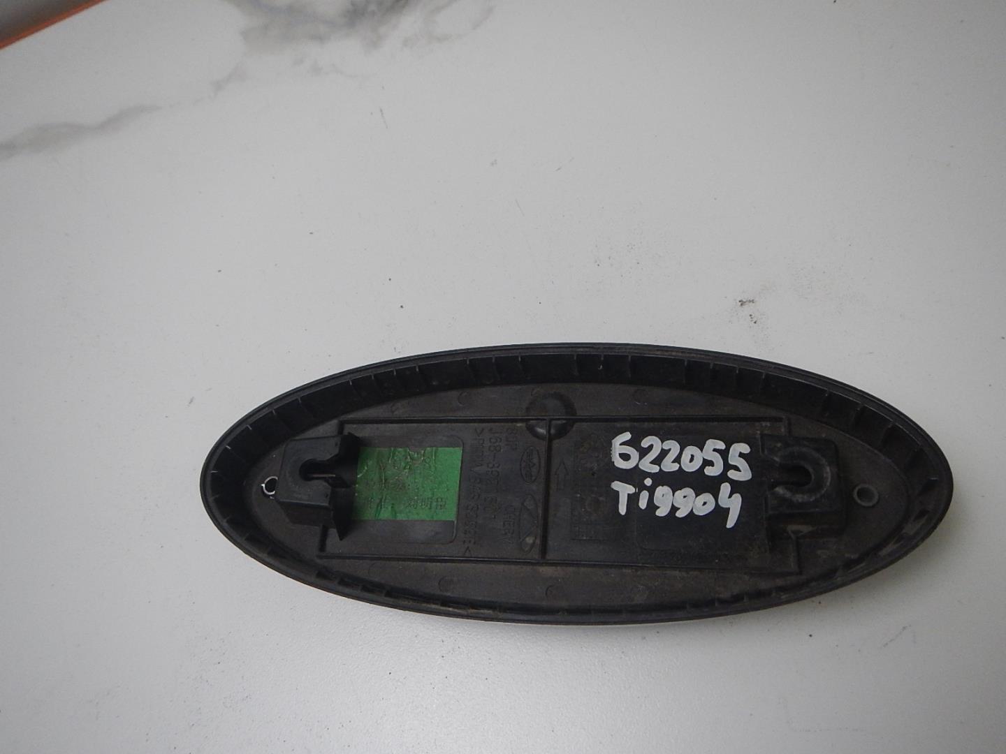 Эмблема на крышку багажника