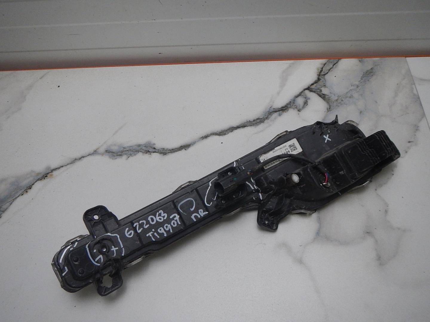 Фара дневного света правая (ходовые огни)