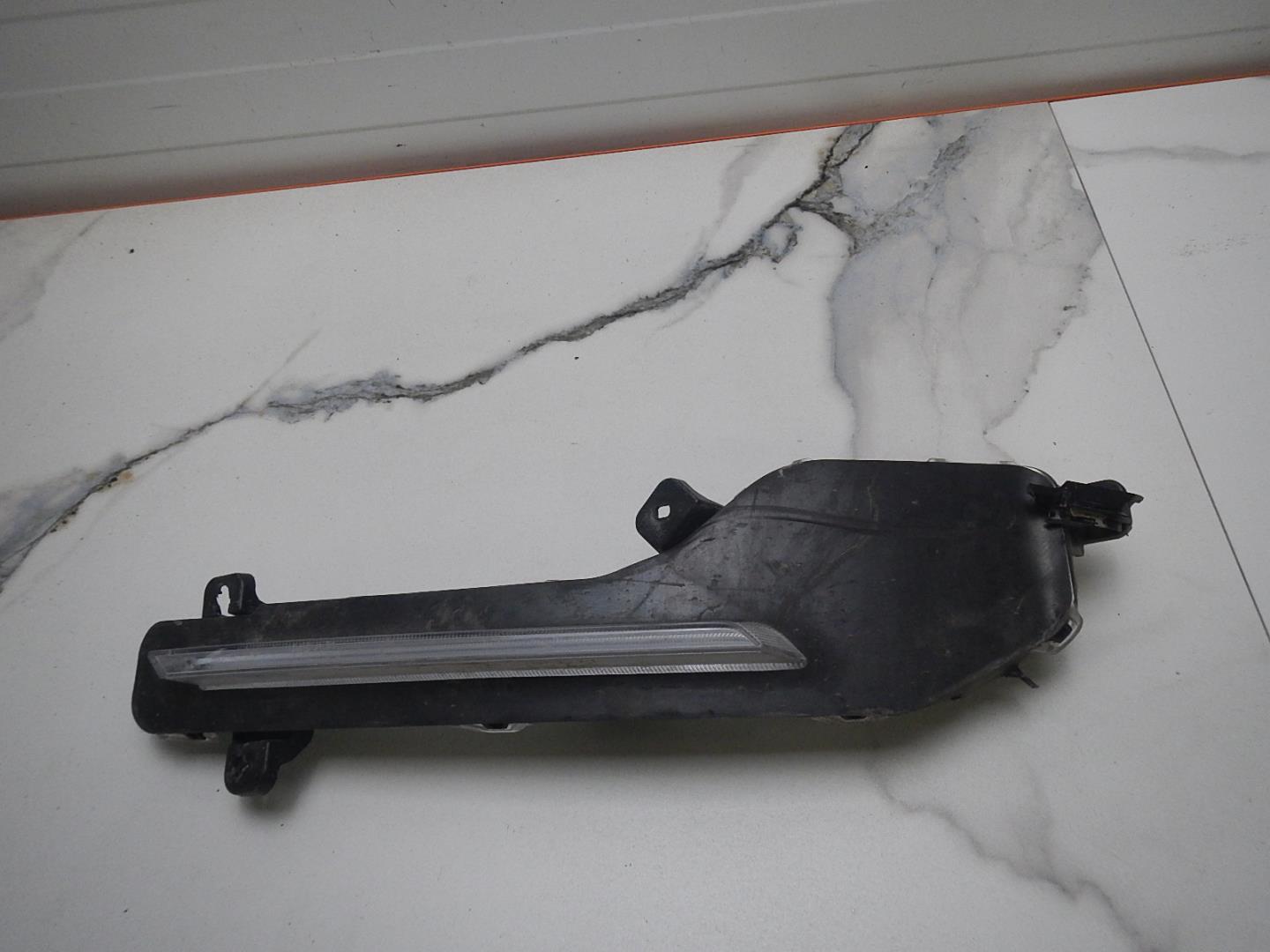 Фара дневного света правая (ходовые огни)