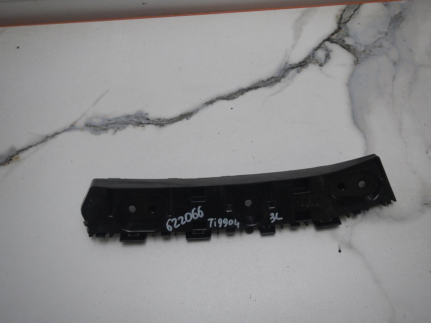 Кронштейн заднего бампера левый