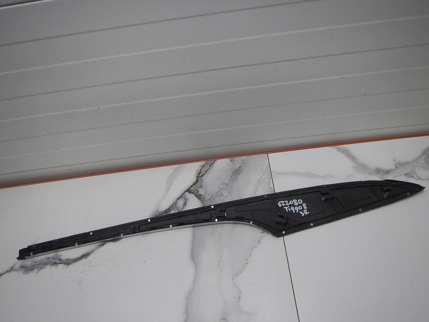 Молдинг заднего крыла правого