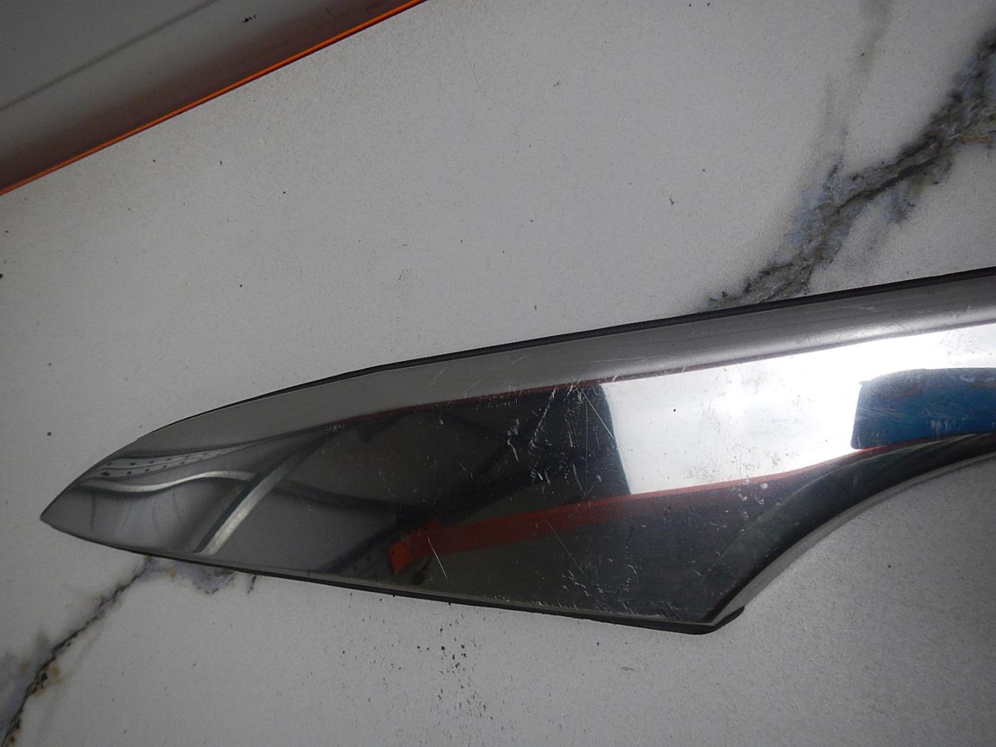 Молдинг заднего крыла правого