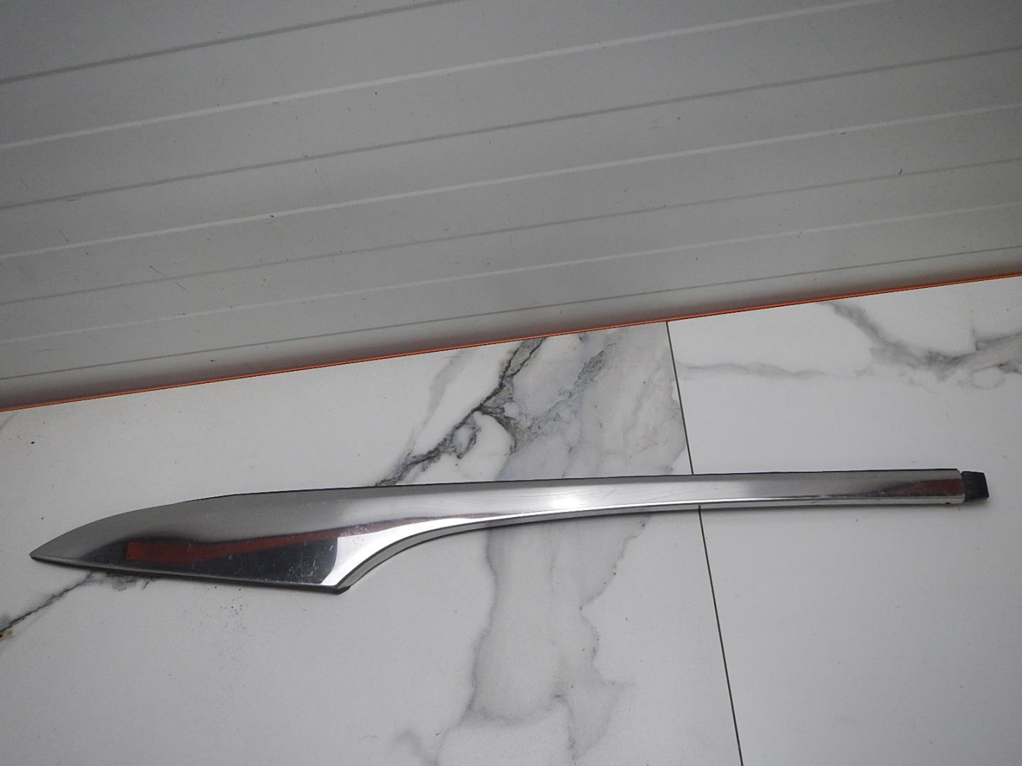 Молдинг заднего крыла правого