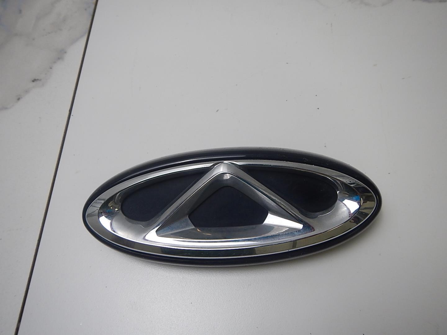 Эмблема на крышку багажника