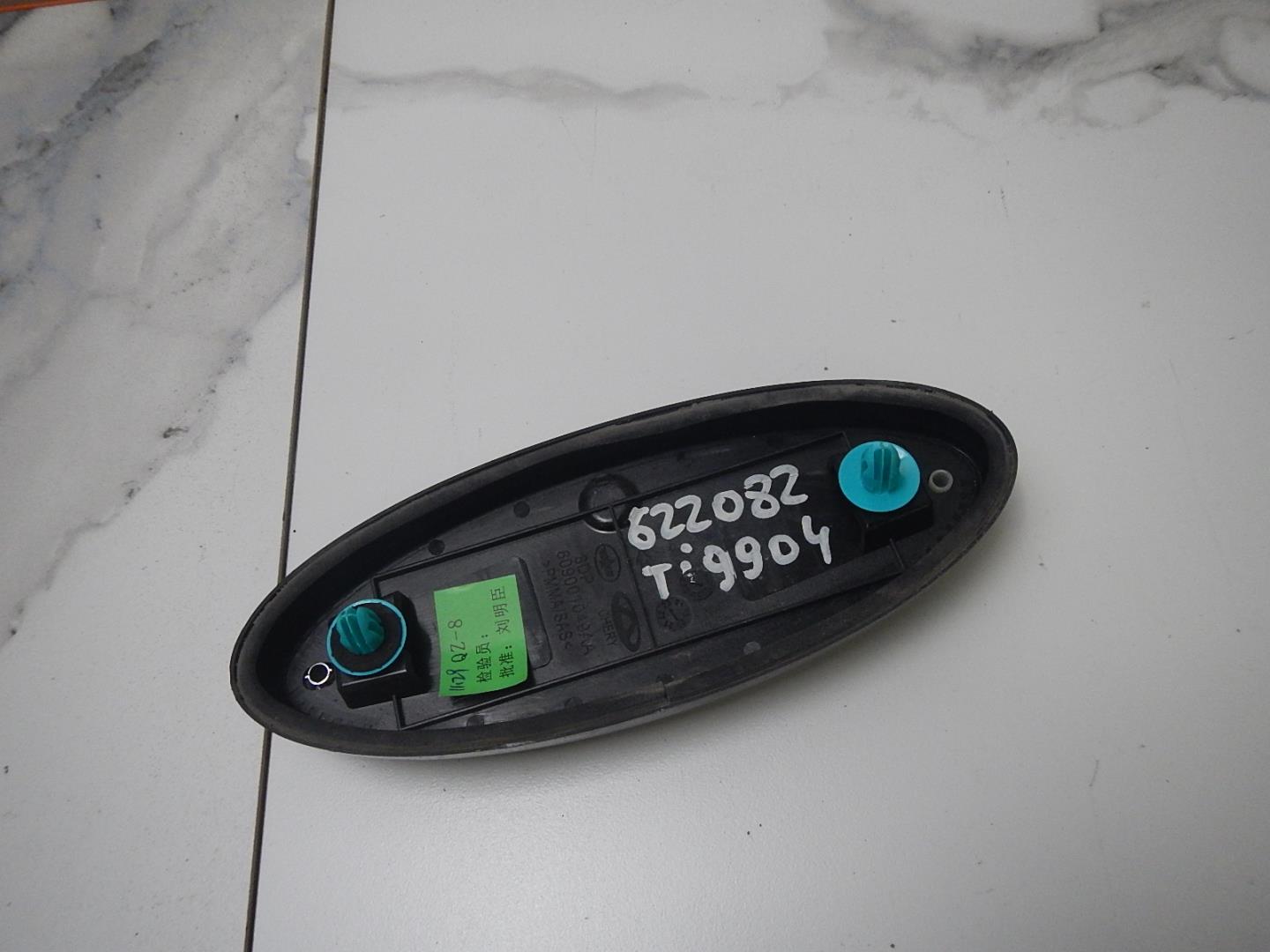 Эмблема на крышку багажника