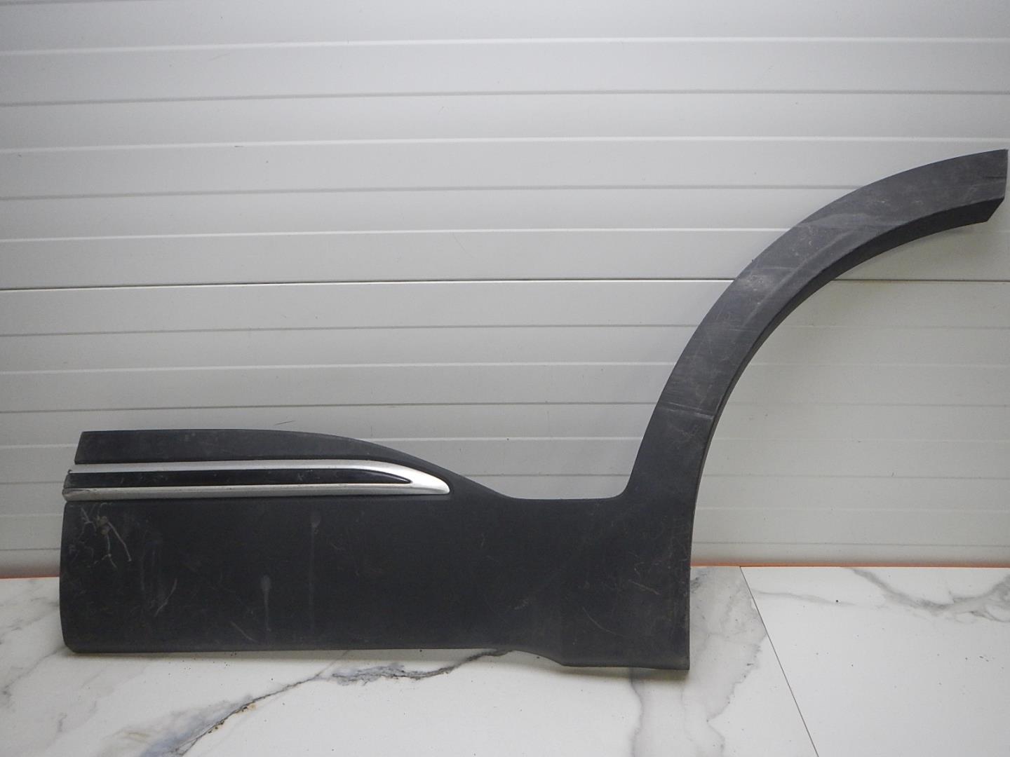 Молдинг задней левой двери