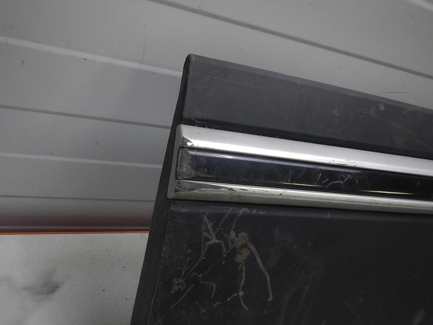 Молдинг задней левой двери