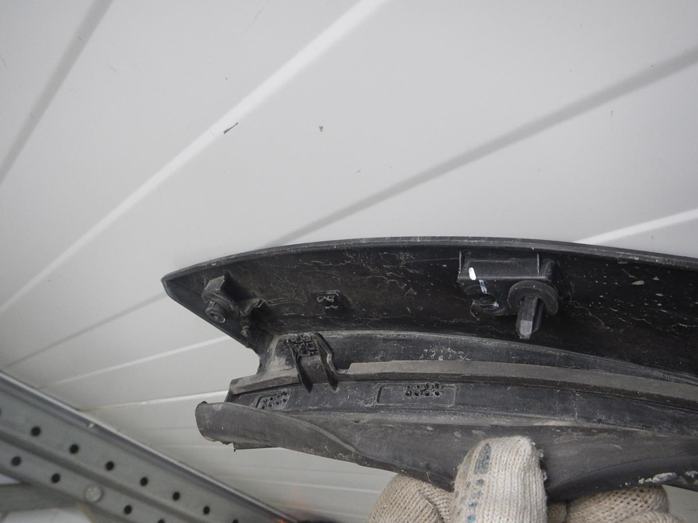 Молдинг задней левой двери