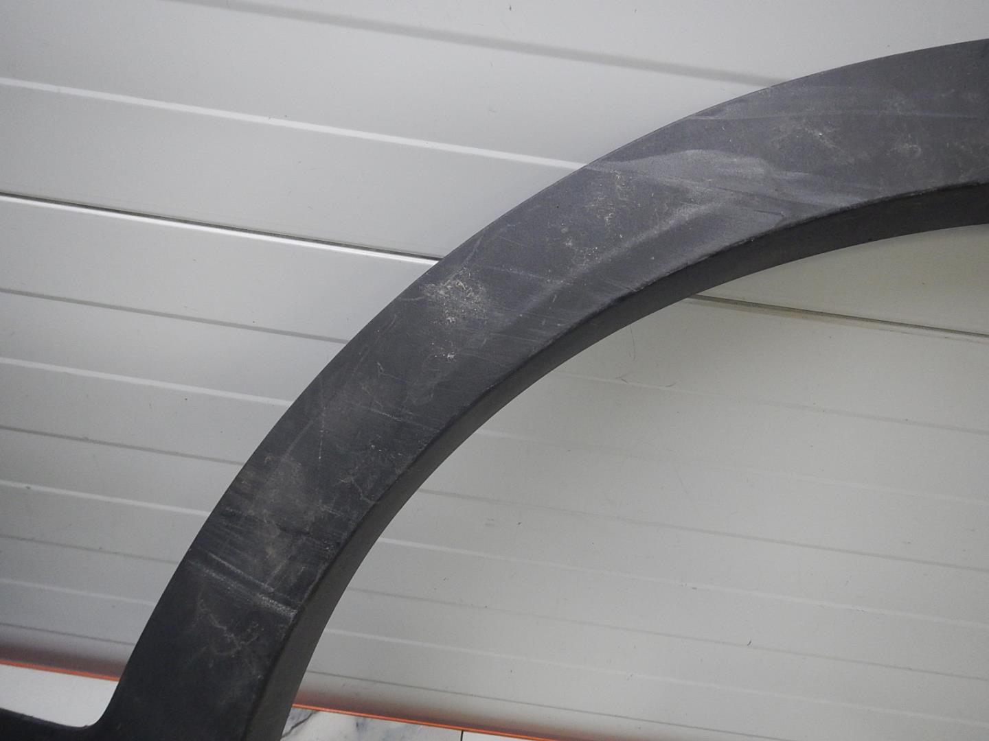 Молдинг задней левой двери