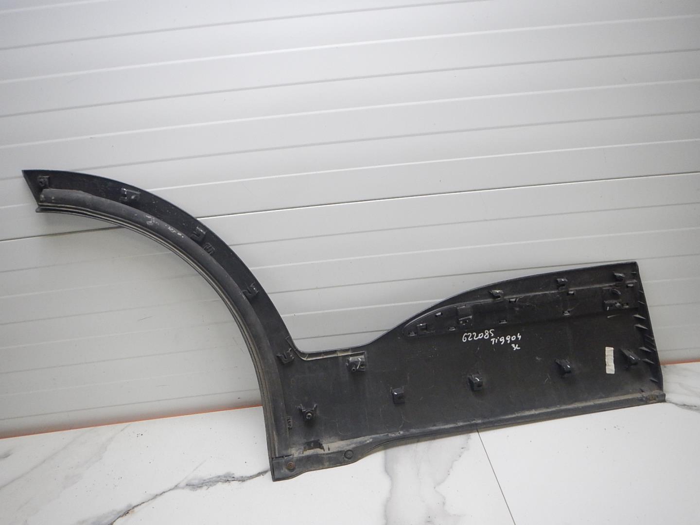 Молдинг задней левой двери