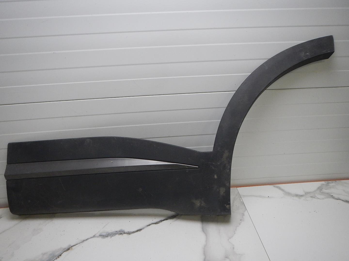 Молдинг задней левой двери