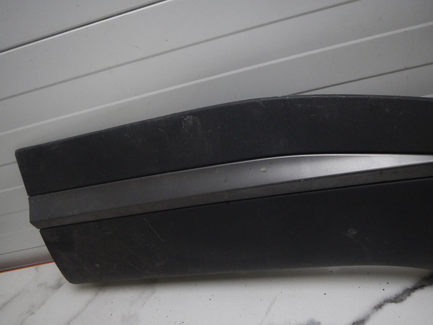 Молдинг задней левой двери