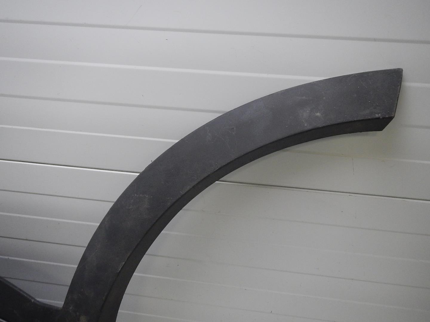 Молдинг задней левой двери