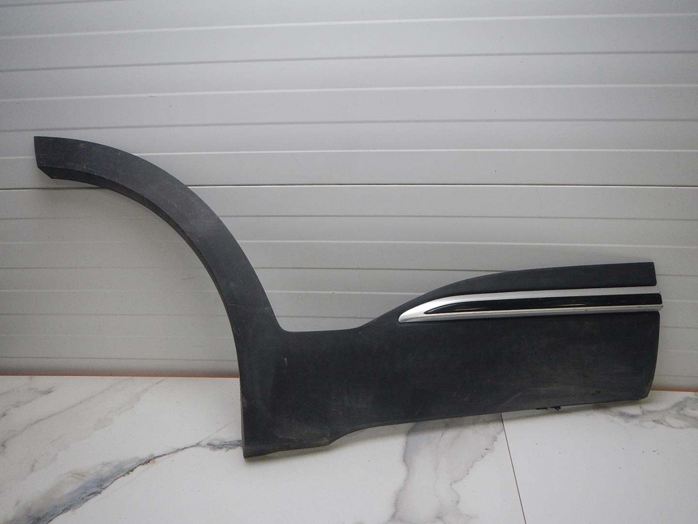 Молдинг задней правой двери