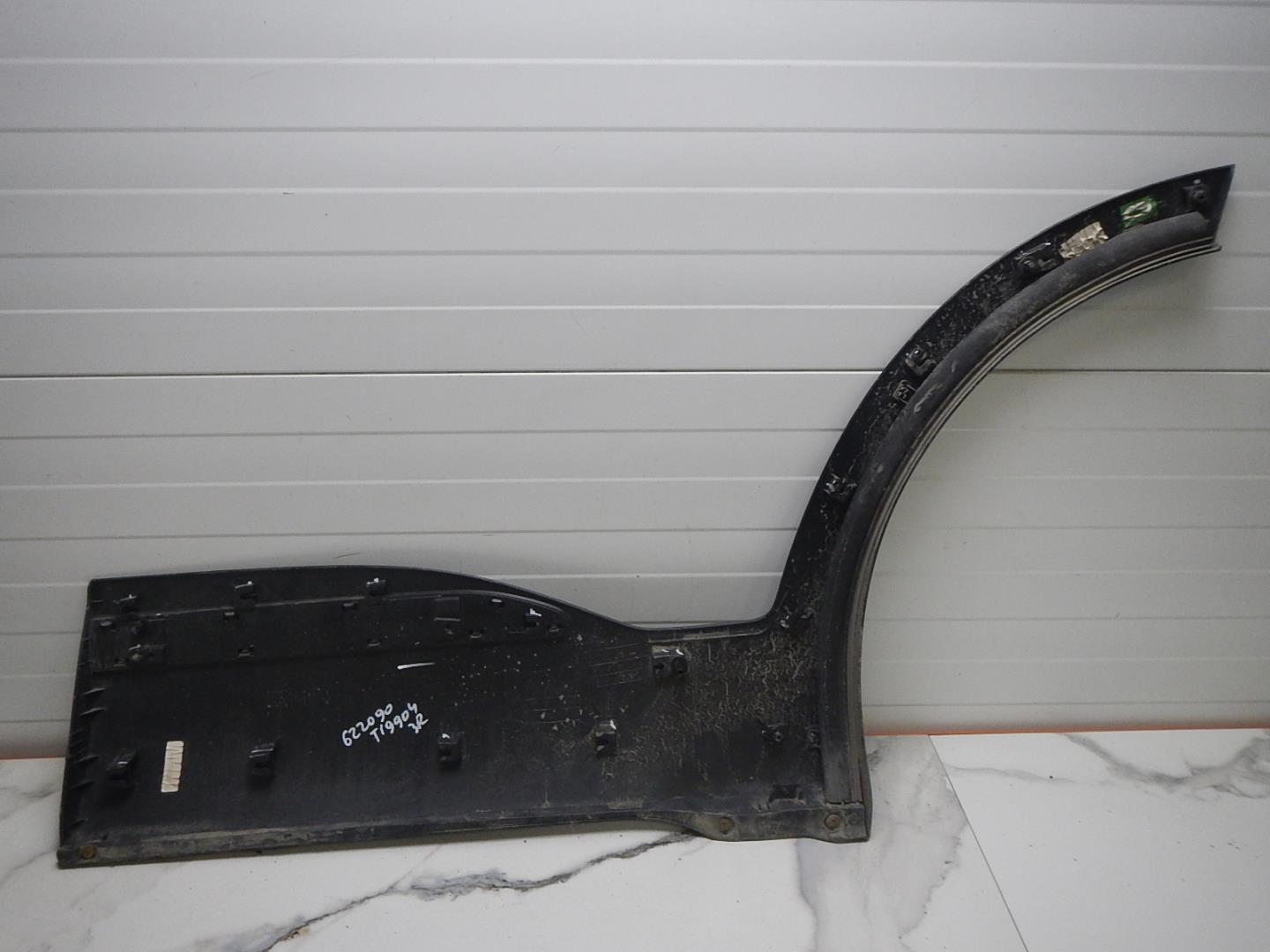 Молдинг задней правой двери