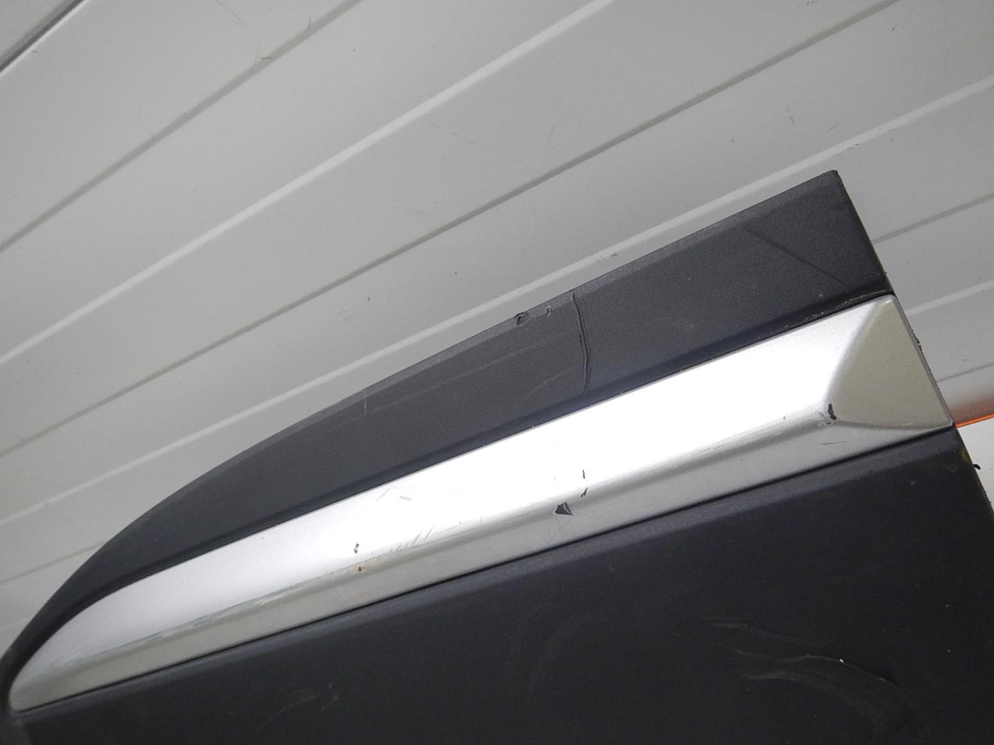 Молдинг задней правой двери