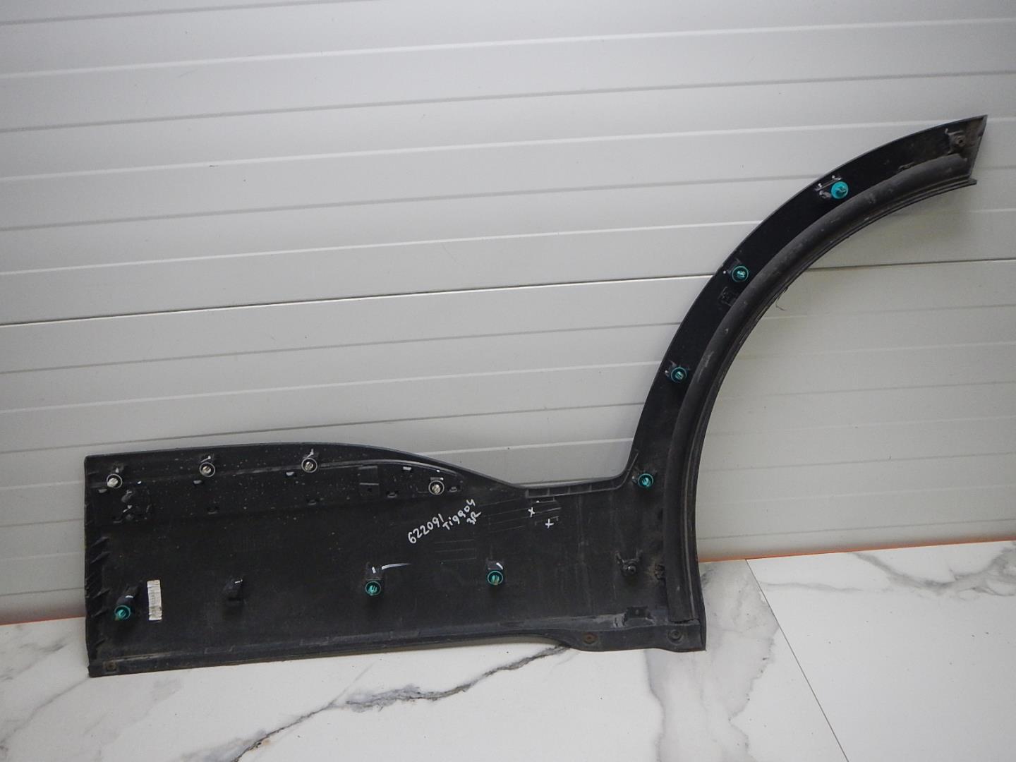 Молдинг задней правой двери