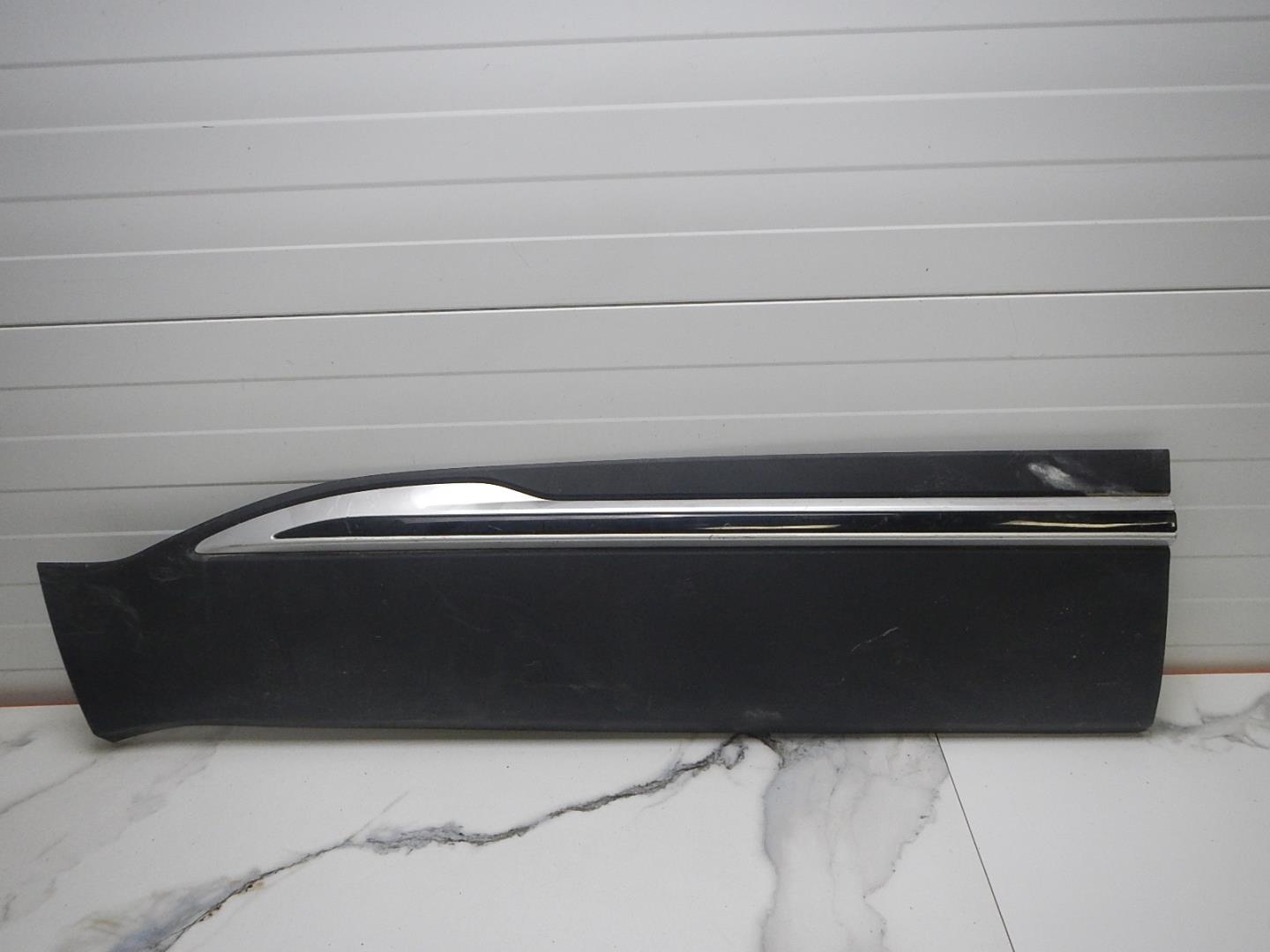 Молдинг передней левой двери